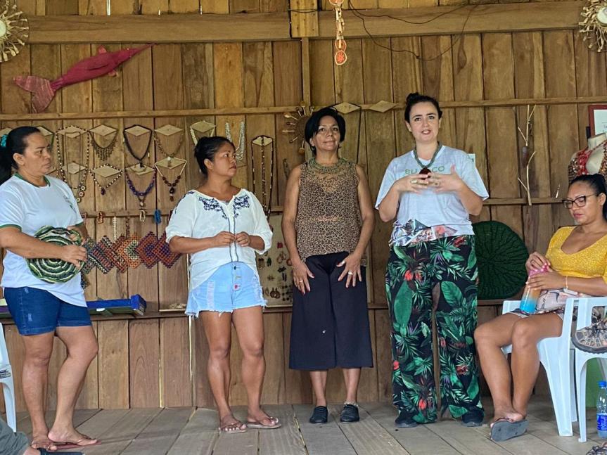 Campanha arrecada recursos para ampliar o acesso à internet de lideranças femininas que vivem em áreas remotas da Amazônia